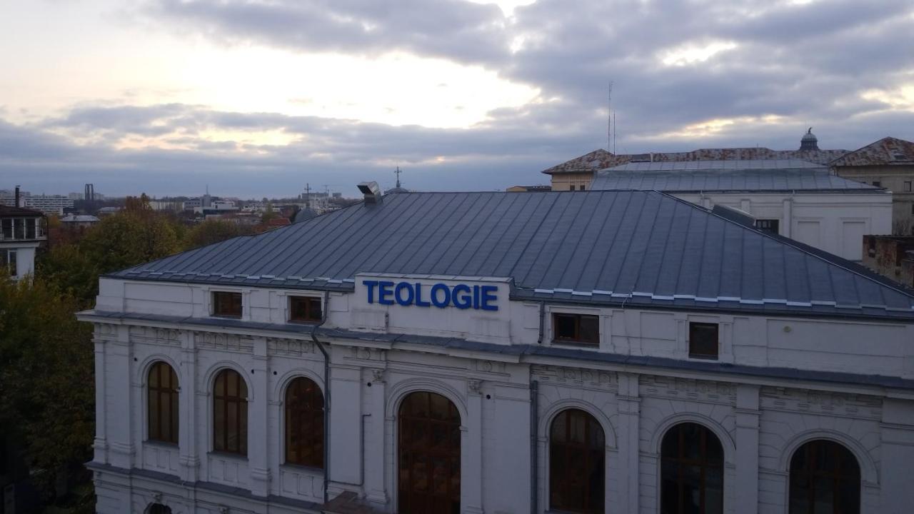Private Room At Ceausescu'S Place In Old City Unirii Square Bukarest Exterior foto